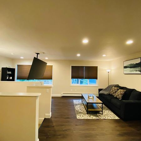 Beautiful 2 Bedroom 1 Bath Apartment With Private Garage Anchorage Eksteriør billede