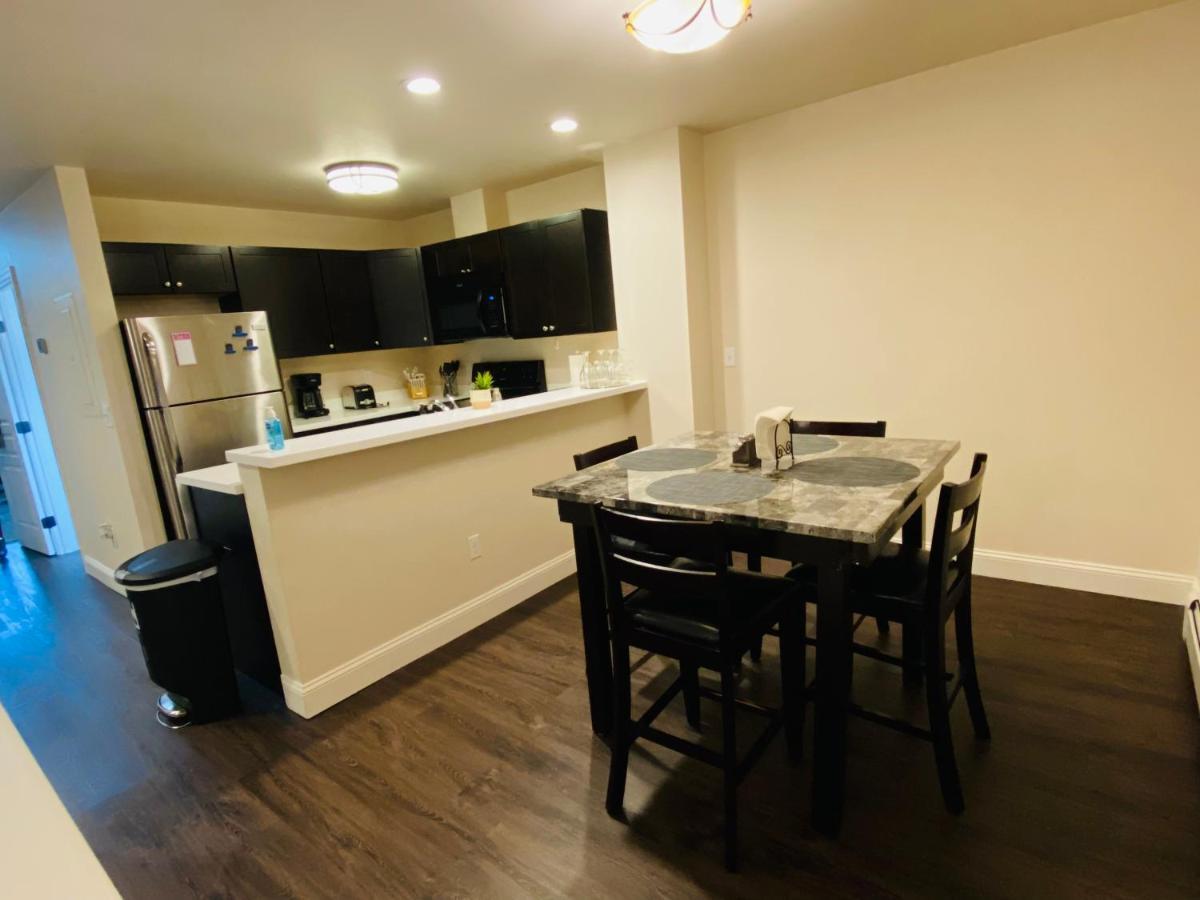 Beautiful 2 Bedroom 1 Bath Apartment With Private Garage Anchorage Eksteriør billede