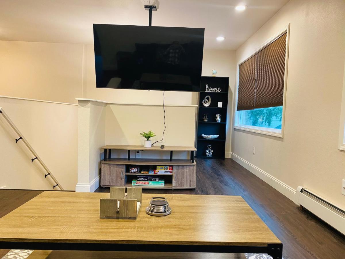 Beautiful 2 Bedroom 1 Bath Apartment With Private Garage Anchorage Eksteriør billede