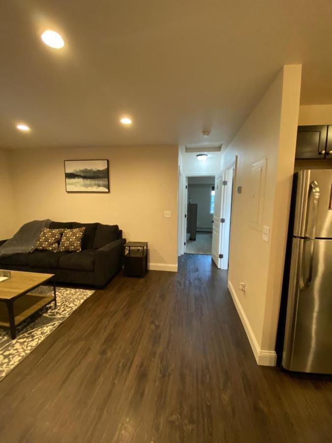 Beautiful 2 Bedroom 1 Bath Apartment With Private Garage Anchorage Eksteriør billede