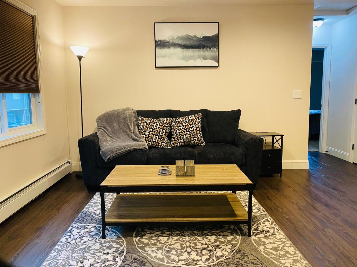 Beautiful 2 Bedroom 1 Bath Apartment With Private Garage Anchorage Eksteriør billede