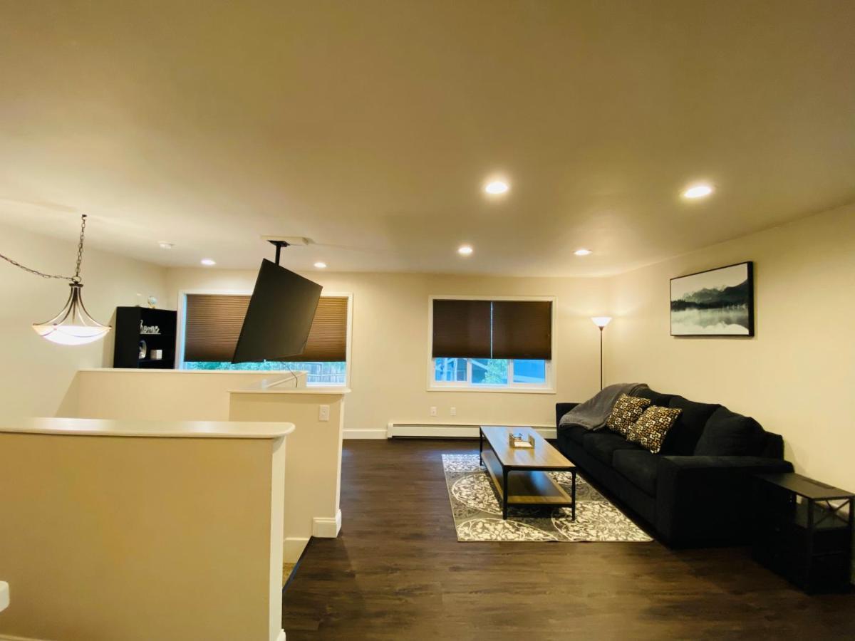 Beautiful 2 Bedroom 1 Bath Apartment With Private Garage Anchorage Eksteriør billede