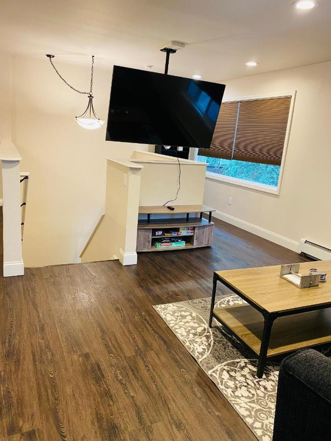Beautiful 2 Bedroom 1 Bath Apartment With Private Garage Anchorage Eksteriør billede